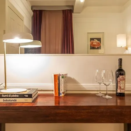 Stylish Spanish Steps Retreat Apartament *