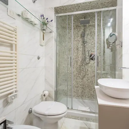 Stylish Spanish Steps Retreat Rzym