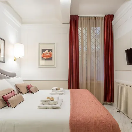 Stylish Spanish Steps Retreat *