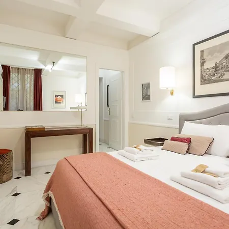 Apartment Stylish Spanish Steps Retreat
