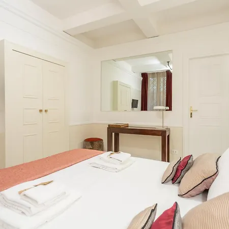 Stylish Spanish Steps Retreat * Rome