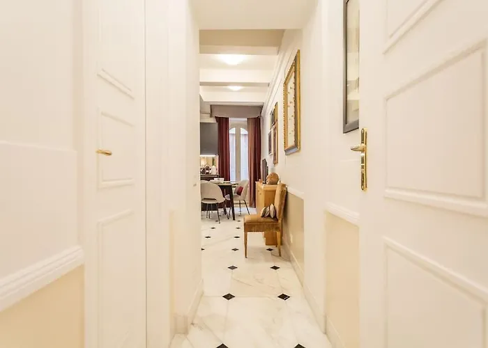 Stylish Spanish Steps Retreat *