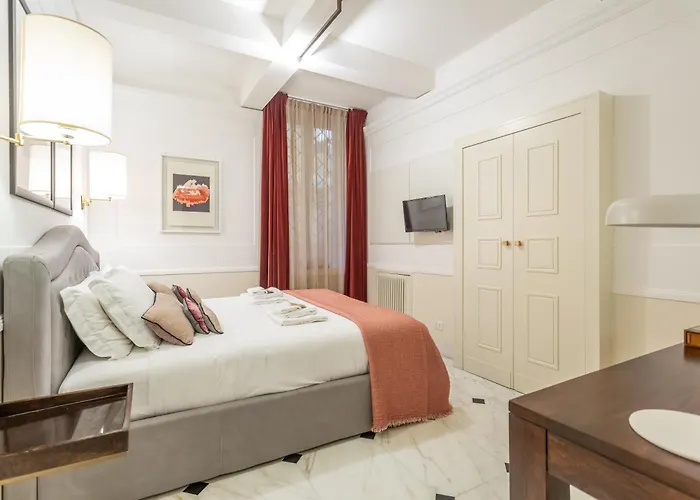 Stylish Spanish Steps Retreat Апартаменты *