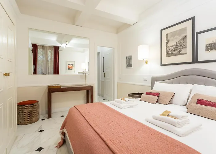 Апартаменты Stylish Spanish Steps Retreat